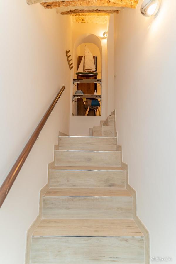 Suite Novecento โปลีญาโนอามาเร ภายนอก รูปภาพ
