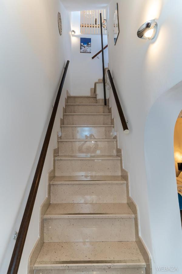Suite Novecento โปลีญาโนอามาเร ภายนอก รูปภาพ